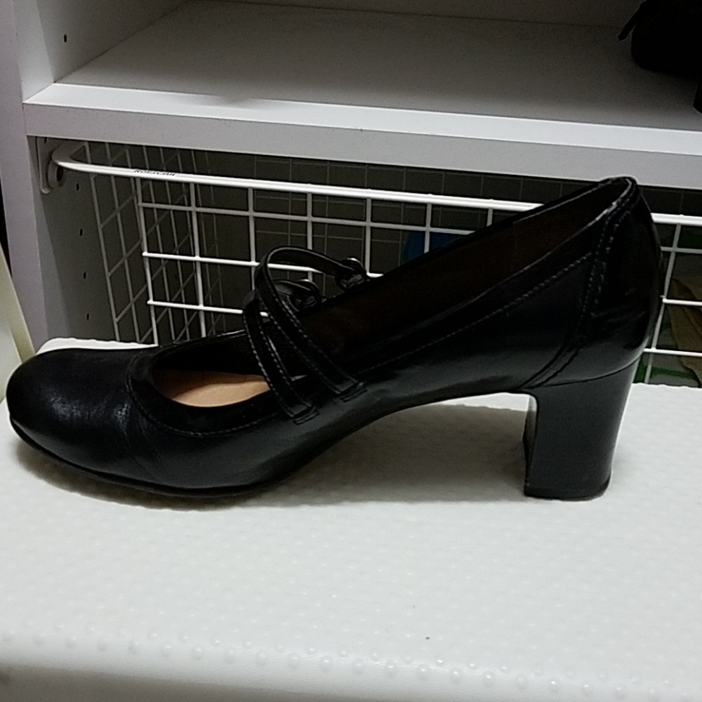 Shoes - Picture 3 of 7